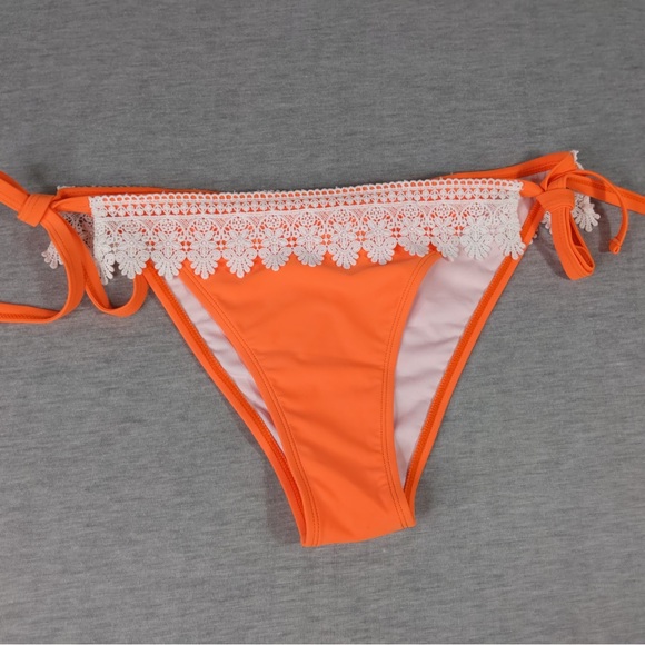 🎉 3/$20 👯♀️Host Pick⚡️NWOT Triangle w/ Lace Trim Bikini Bottom - Picture 3 of 7